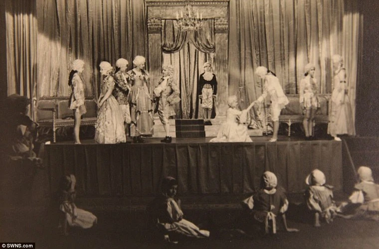 Ảnh mới công bố: Nữ hoàng Elizabeth thời xuân sắc ảnh 3